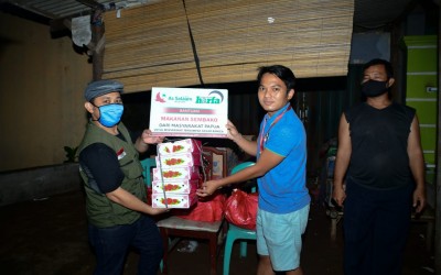 300 PAKET MAKANAN SAHUR UNTUK PENYINTAS BANJIR CILEGON