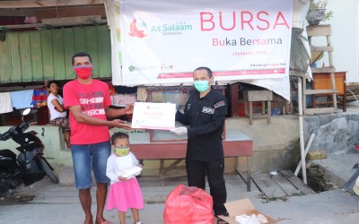AS SALAAM JAYAPURA DAN DT PEDULI BAGIKAN 820 PAKET BURSA